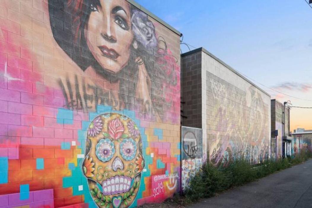Graffiti & Skyline | Rino Art Lofts Holiday home Denver